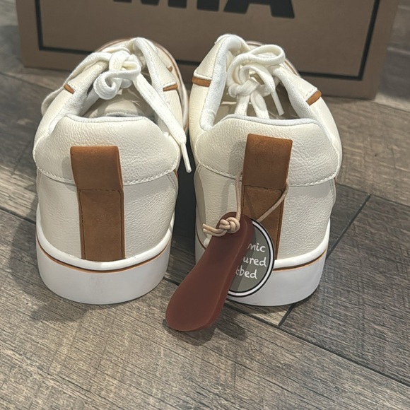 New authentic Mia leopard print signature sneakers MISMATES 7.5 8 display - Picture 5 of 11